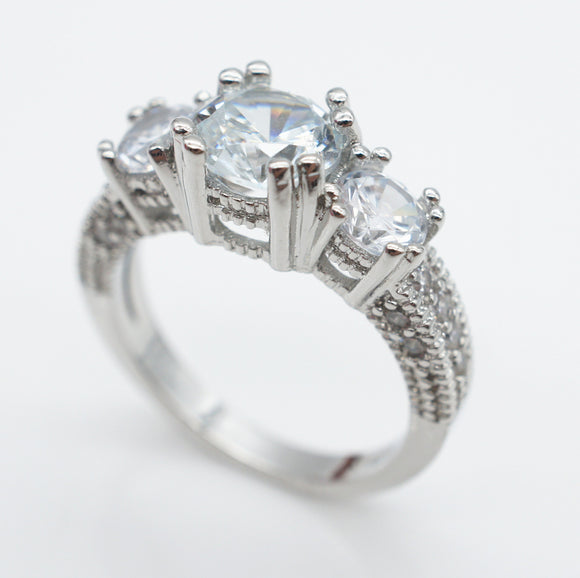 Anillo de Compromiso con Circonita Incrustada - Diseño Europeo y Americano