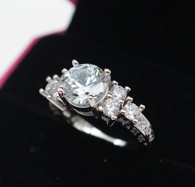 Anillo de Compromiso Circón de Ocho Corazones y Ocho Flechas - Grado Premium - Image 2