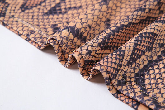 Vestido Ajustado con Falda Cadera Estampado Serpiente y Detalles Calados - Image 18