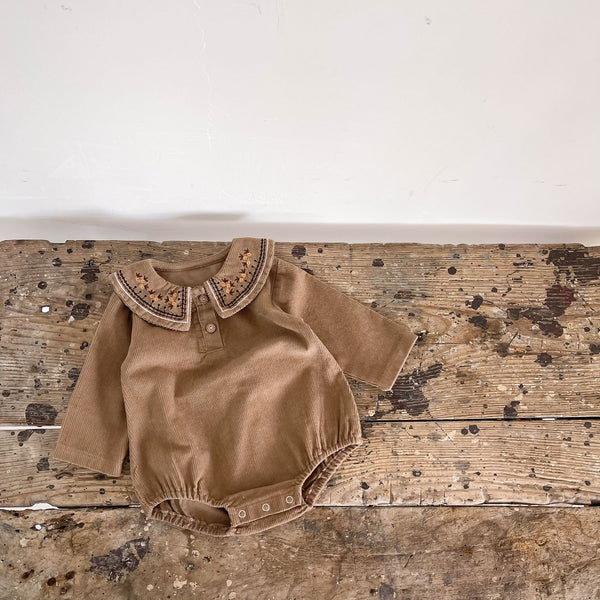 Romper de Pana con Cuello Bordado y Mangas Largas - Image 7