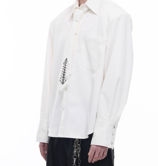 Camisa Polo con Bordado Deconstruido y Diseño Minimalista - Image 9