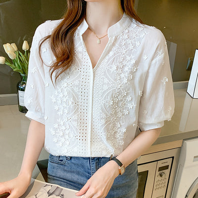 Blusa Blanca Elegante con Cuello V, Encaje Jacquard y Mangas Abullonadas