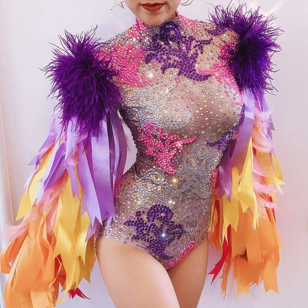Traje de Presentación para Mujer con Diamantes y Cinta de Peluche