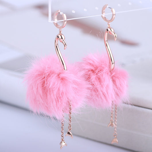 Aretes Flamingo Elegantes con Bola de Pelaje Realista - Image 9