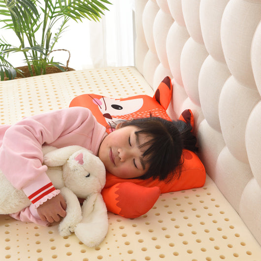 Almohada de Látex Infantil Ergonómica para Guardería y Preescolar - Image 4