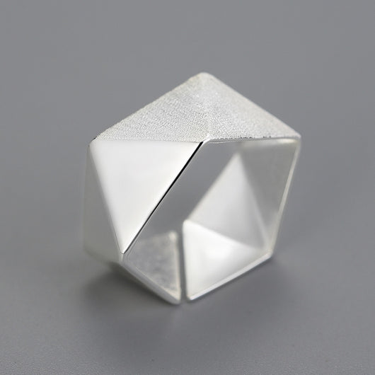Anillo Ajustable de Plata S925 con Diseño Geométrico Facetado para Mujer - Image 3