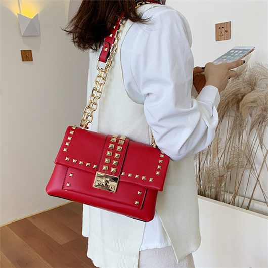 Bolso de Hombro con Cadena y Tachuelas - Image 14