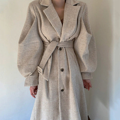 Blazer Elegante con Cuello Solapa, Cierre de Cordones y Mangas Farol - Image 16