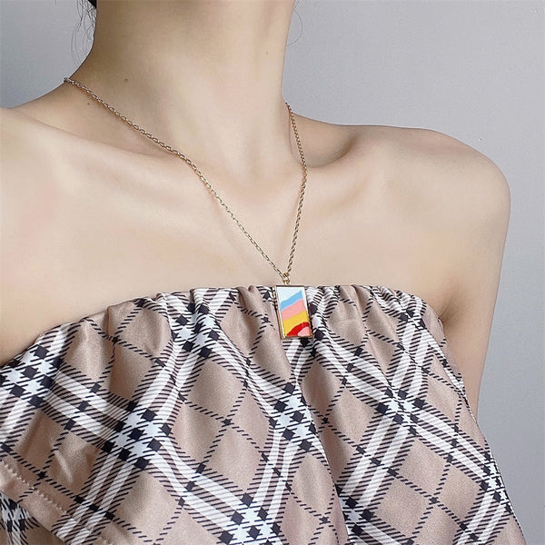 Conjunto de Collar y Aretes con Esmalte Diseño Minoritario