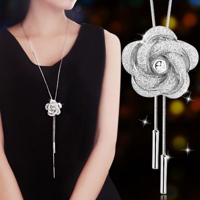 Collar Largo Cadena Floral Elegante