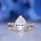 Anillo de Circonita con Incrustaciones en Forma de Gota de Agua