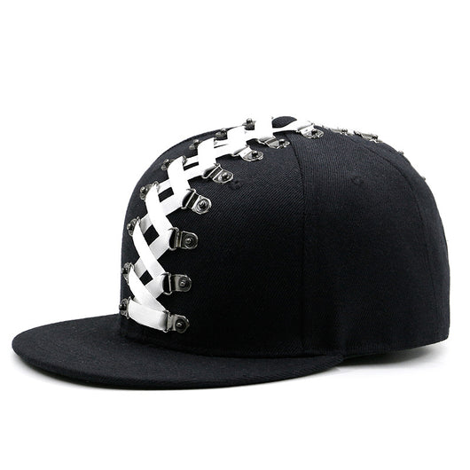 Gorra Punk Hip Hop con Visera Plana y Cinturón Tejido Remachado Unisex - Image 3