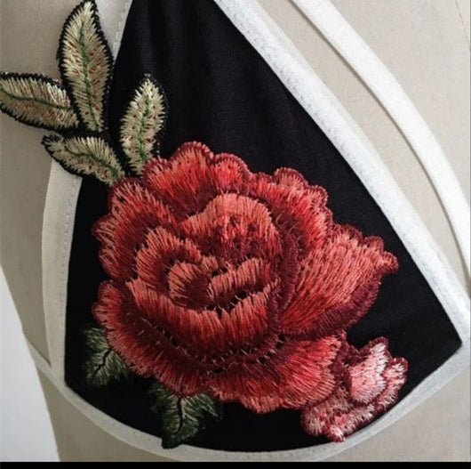 Conjunto de Lencería con Encaje Bordado de Rosas - Image 3