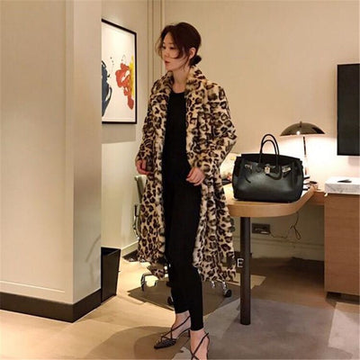 Abrigo Largo Estampado Leopardo para Mujer - Diseño Minimalista y Versátil - Image 4