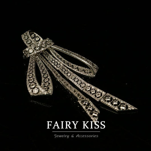 Broche de Cobre con Diamantes Incrustados - Diseño Industrial Elegante - Image 3