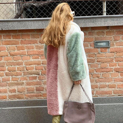 Abrigo de Piel de Conejo con Combinación de Colores para Mujer - Image 3