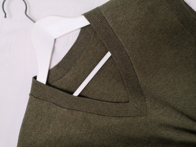 Chaleco de punto V-neck en lana y cachemira con bolsillos - Image 11