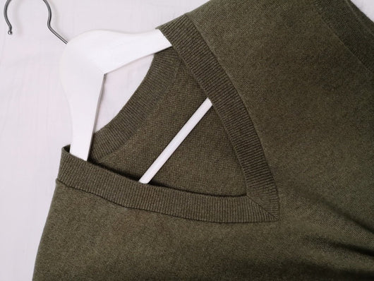 Chaleco de punto V-neck en lana y cachemira con bolsillos - Image 11