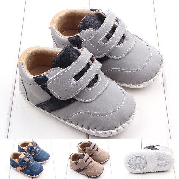 Zapatos para bebé cosidos a mano con acabado mate