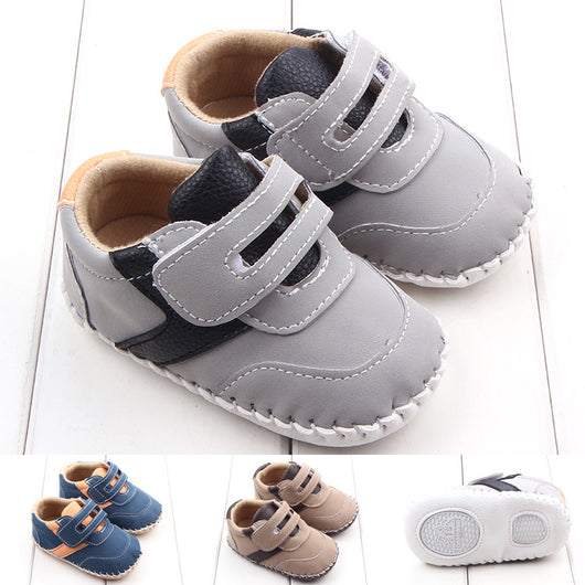 Zapatos para bebé cosidos a mano con acabado mate