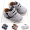 Zapatos para bebé cosidos a mano con acabado mate