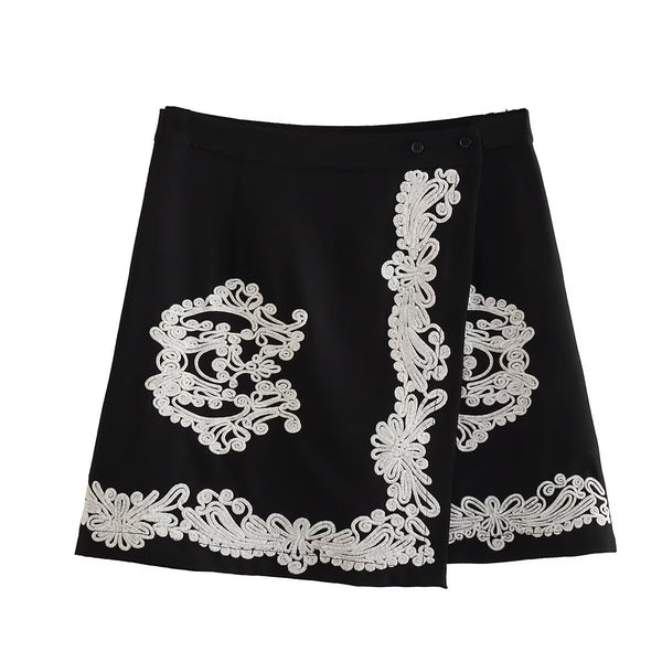 Traje Conjunto Falda Tubo con Blusa Bordada y Detalle Anudado - Image 4