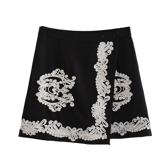 Traje Conjunto Falda Tubo con Blusa Bordada y Detalle Anudado - Image 4