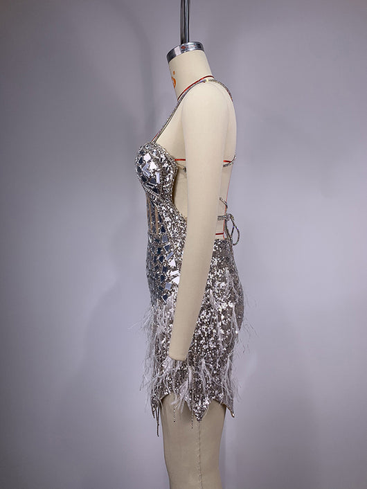 Vestido de Verano con Lentejuelas, Plumas y Borlas Espalda Descubierta - Image 10