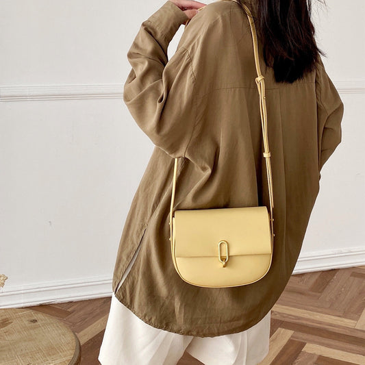 Bolso Bandolera de Cuero Vacuno con Diseño Exclusivo y Cierre de Seguridad