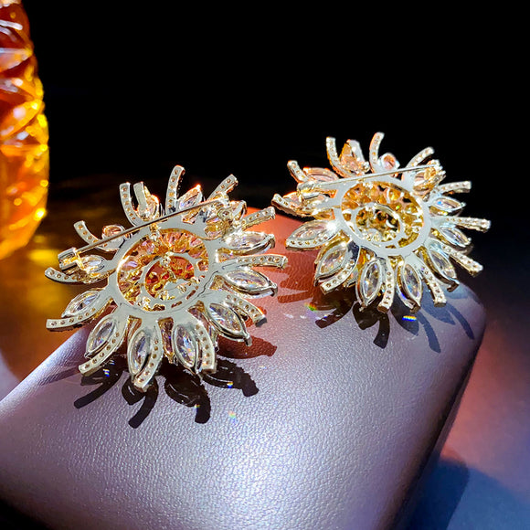 Broche Flor de Loto con Circonita Multicolor de Gran Quilate