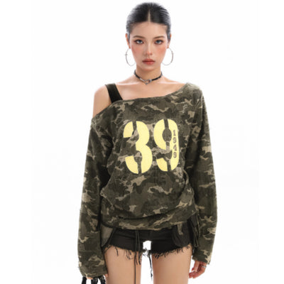 Remera Larga Camuflada con Hombro Descubierto y Letras - Image 5