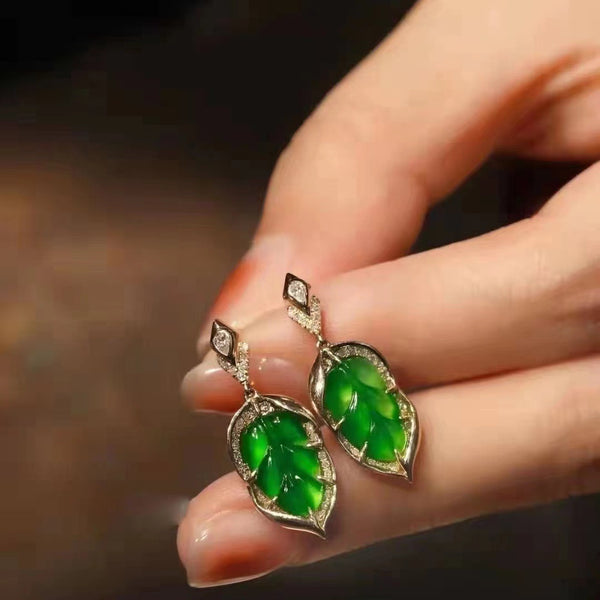Aretes de Jade y Cobre con Incrustaciones de Hojas
