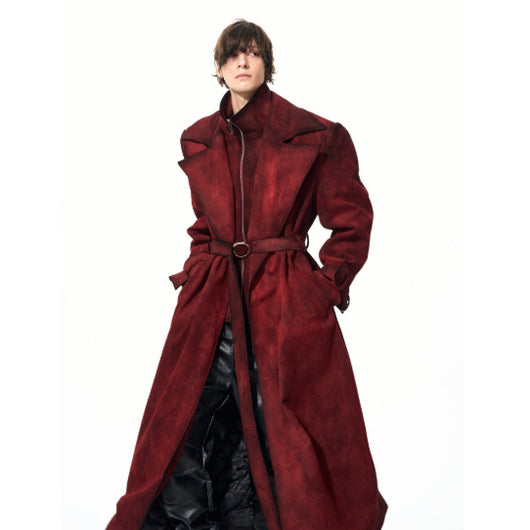 Abrigo Tipo Gabardina para Hombre en Rojo con Detalles en Ante Sintético y Acolchado