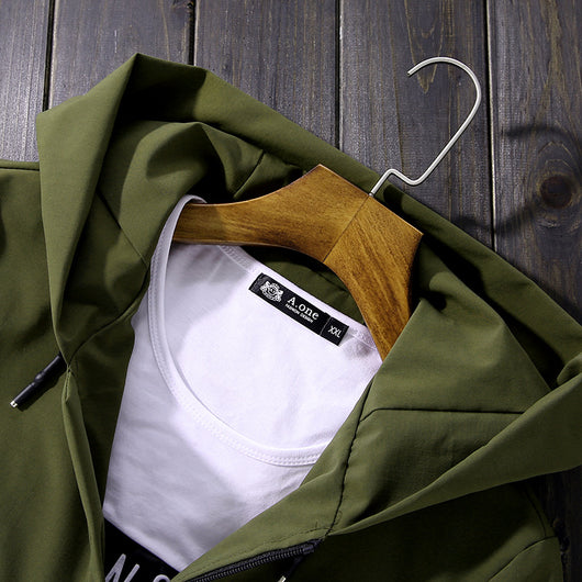 Chaqueta Cortaviento Ligera con Capucha para Hombre - Image 3