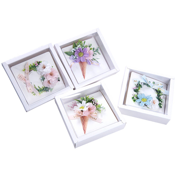Tarjeta de Felicitación con Flores Eternas