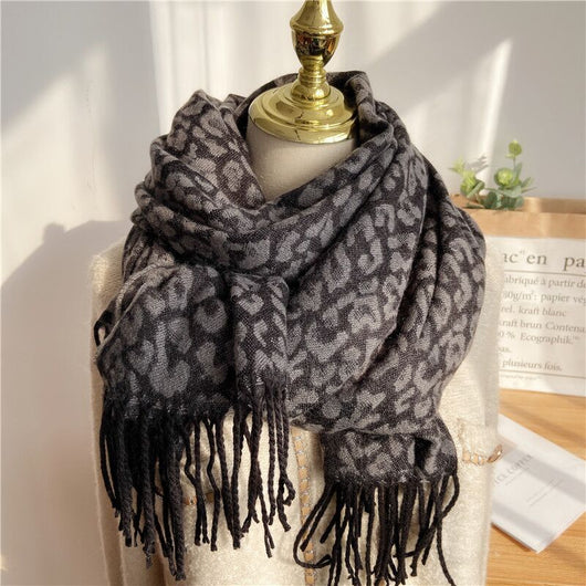 Chal Grueso Cálido con Estampado Leopardo - Image 8