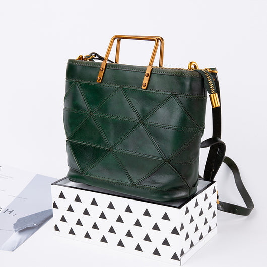 Bolso de Trabajo Geométrico en Cuero - Diseño Literario para Mujer - Image 4