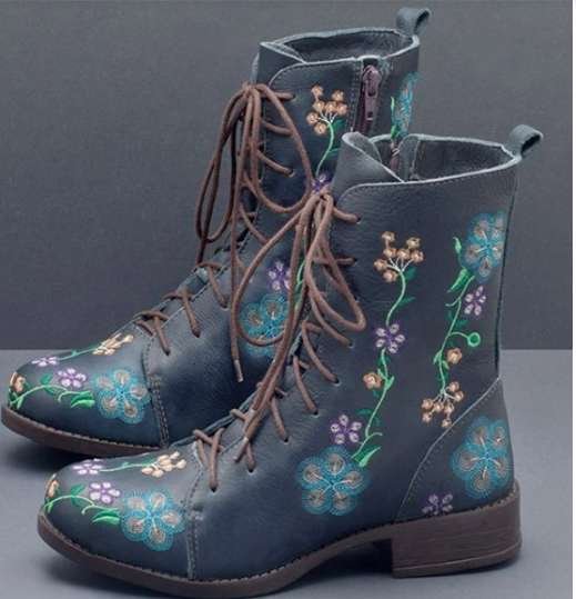 Botas Cortas para Mujer con Tacón Medio y Bordados Artesanales