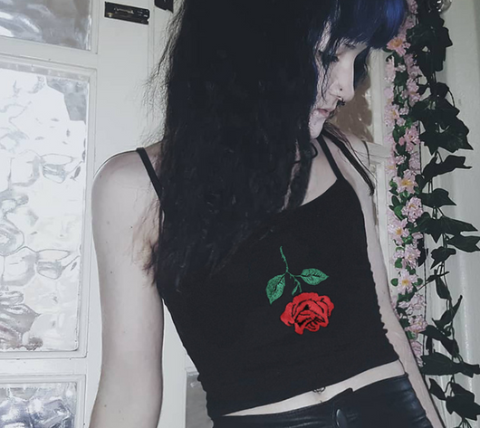 Camisola Corta con Bordado de Rosas - Image 7