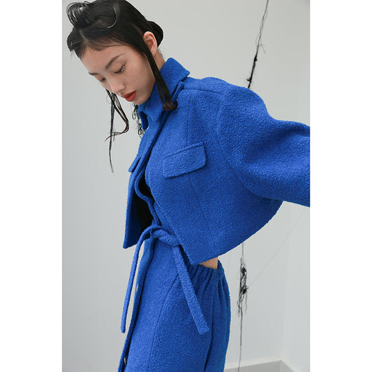 Abrigo Azul Klein Hombros Anchos Cintura Deconstruida para Mujer - Image 8
