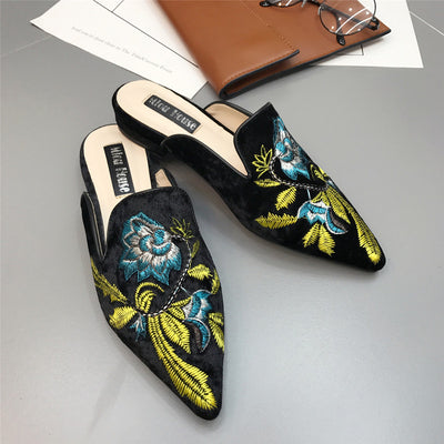 Sandalias planas puntiagudas y pantuflas de moda - Image 4