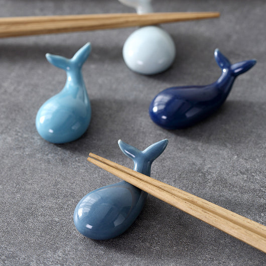 Soporte de Cerámica para Palillos Chinos con Diseño de Ballena - Image 3