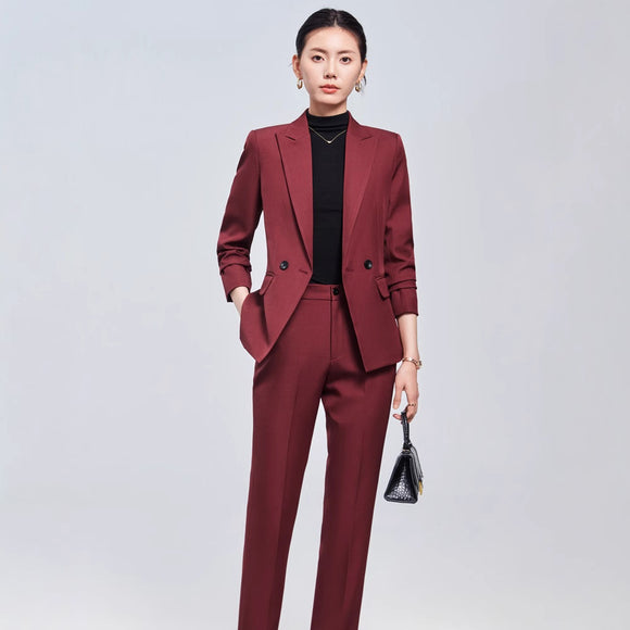 Traje Ejecutivo Femenino con Camisa de Cuello Solapa y Pantalón