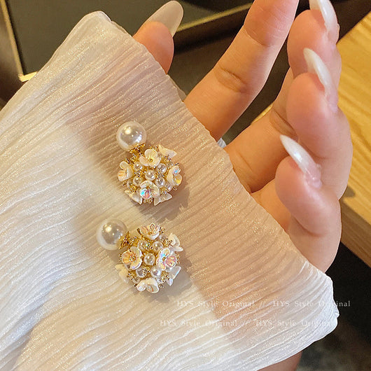 Aretes de Perla Floral Tipo Concha Francés para Mujer - Image 9