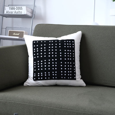 Cojín Geométrico Modern Jane Onda Puntos Negro y Blanco - Image 9