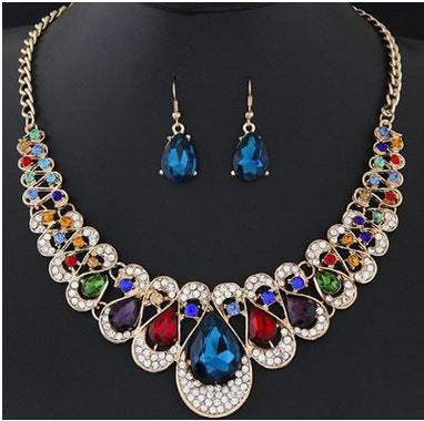 Conjunto de Collar y Aretes Elegantes - Image 5