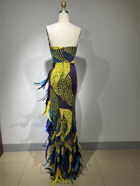 Vestido Tubo con Lentejuelas y Plumas, Escote Alto y Abertura Profunda - Image 11