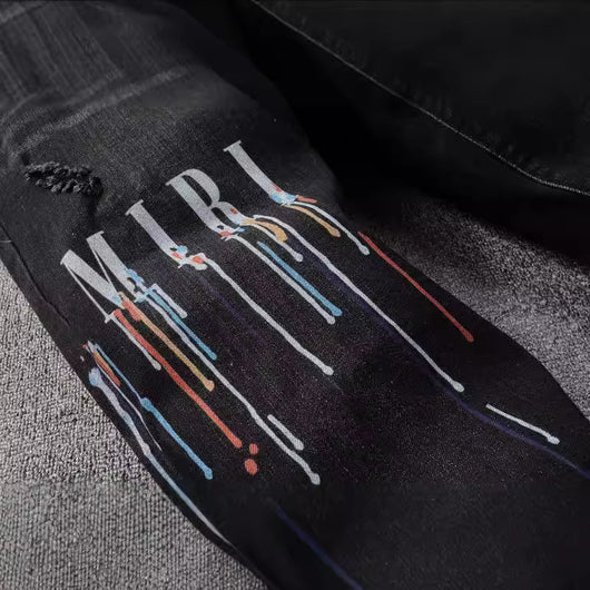 Jeans Negros para Hombre con Detalles en Color Deslumbrante - Image 3
