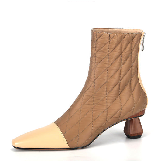 Botas Cortas con Tacón Grueso y Detalles a Juego - Image 7
