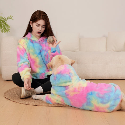 Sudadera Tie Dye Arcoíris para Perros con Pelaje de Conejo - Image 4